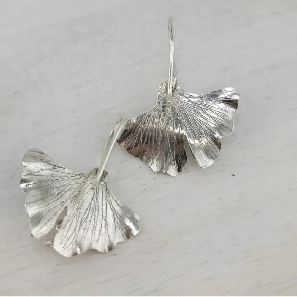 GORGEOUS GINKGO SUPIMA LEAF DANGLING HANDMADE EARRINGS IN STERLING SILVER METAL - Picture 3 of 5